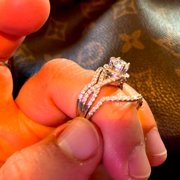 Halo Diamond Set in White Gold Wedding Set Size 6.5 - Picture 7 of 7